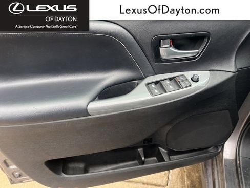 Used 2016 Toyota Sienna L image 12