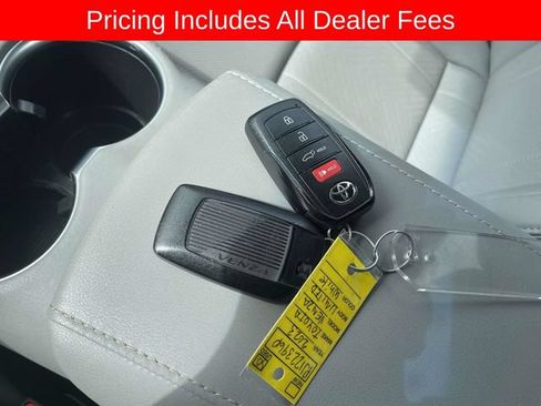 Used 2023 Toyota Venza Limited AWD/4WD image 36