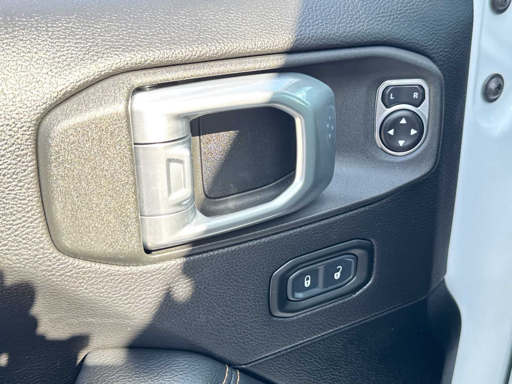 Used 2021 Jeep Wrangler Unlimited Sahara AWD/4WD image 13