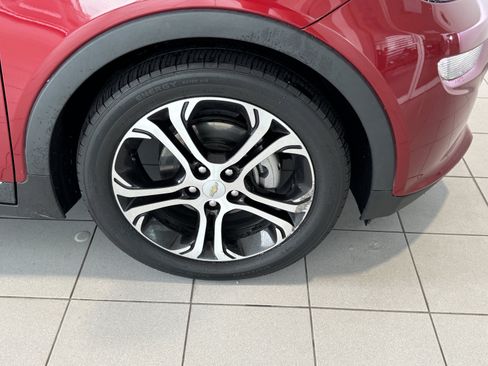 Used 2020 Chevrolet Bolt Premier w/ Infotainment Package FWD image 9