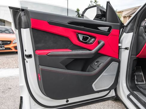 Used 2022 Lamborghini Urus image 52