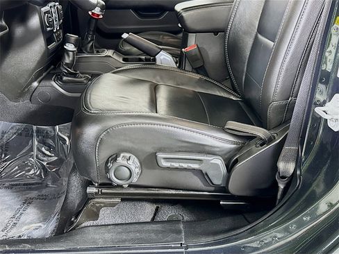 Used 2019 Jeep Wrangler Unlimited Sahara image 19