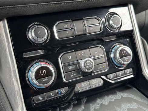 Used 2022 GMC Yukon XL Denali image 24