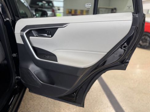 Used 2021 Toyota RAV4 XLE w/ Convenience Package AWD/4WD image 18