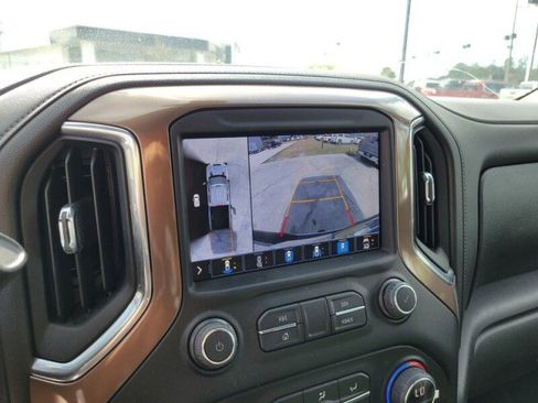 Used 2022 Chevrolet Silverado 2500 High Country w/ Z71 Off-Road Package image 20