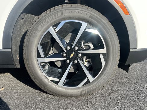 New 2026 Chevrolet Equinox EV LT image 37