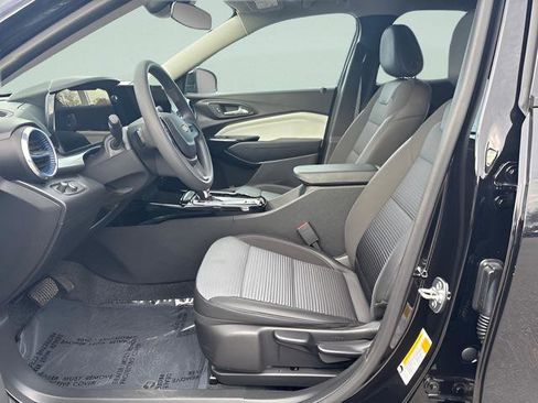 Used 2025 Chevrolet Trax LT image 13