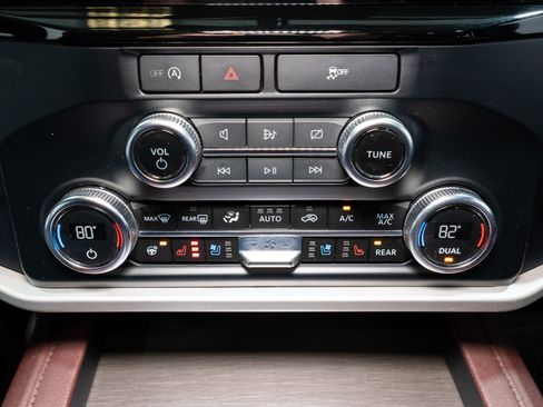 Used 2024 Ford Expedition Limited image 24