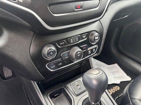 Used 2019 Jeep Cherokee Latitude Plus image 20