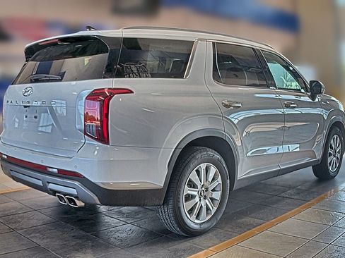 Used 2025 Hyundai Palisade SEL FWD image 2