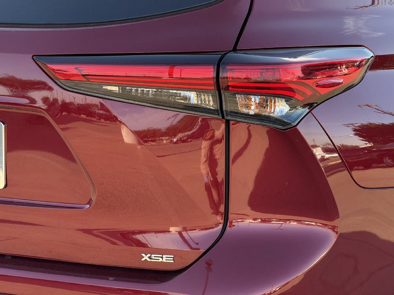 Used 2021 Toyota Highlander XSE FWD image 7