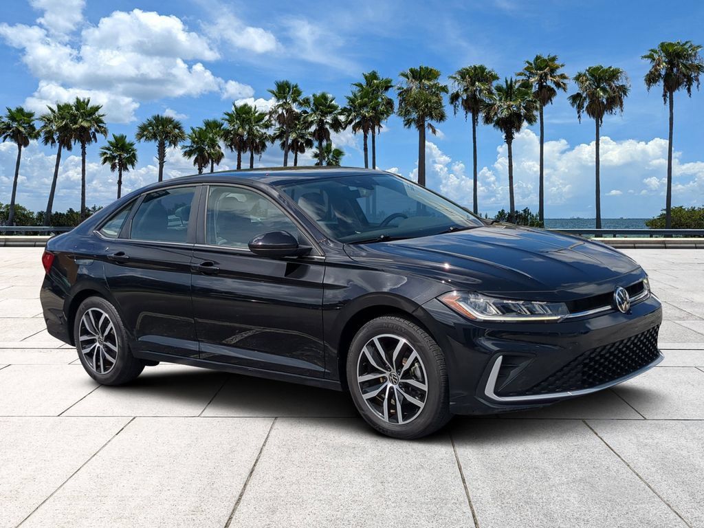 Used 2025 Volkswagen Jetta SE FWD image 2