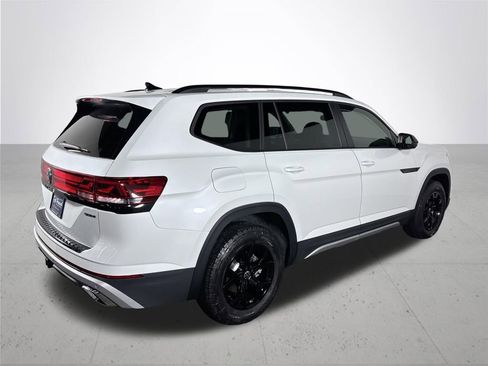 New 2026 Volkswagen Atlas Peak Edition image 6