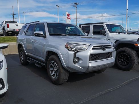 Used 2024 Toyota 4Runner TRD Off-Road Premium w/ Moonroof Package AWD/4WD image 2