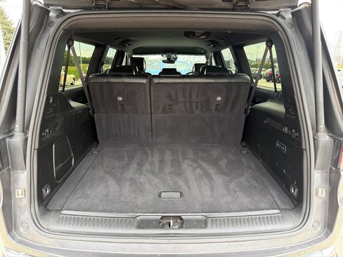 Used 2023 Jeep Wagoneer L Series II AWD/4WD image 9