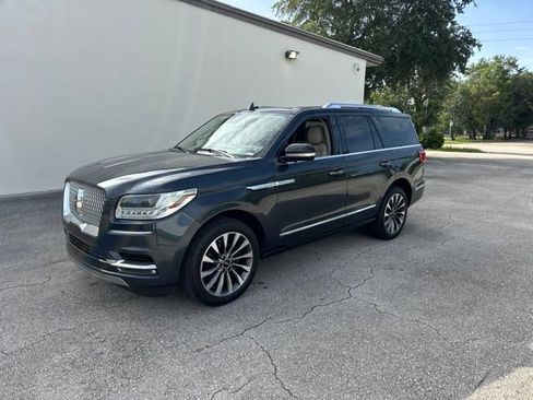 Used 2021 Lincoln Navigator Reserve w/ Luxury Package RWD image 2