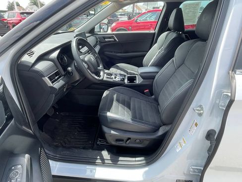 Used 2023 Mitsubishi Outlander SE AWD/4WD image 12