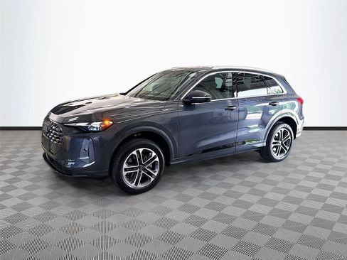 Used 2025 Audi Q5 Premium w/ Convenience Package AWD/4WD image 3