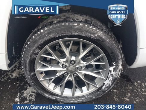 Used 2023 Jeep Grand Cherokee L Summit w/ Luxury Tech Group V image 39