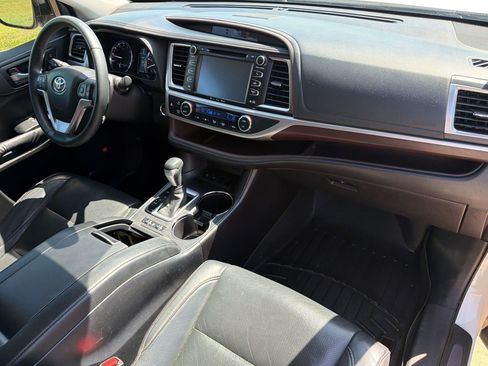 Used 2016 Toyota Highlander Limited FWD image 28