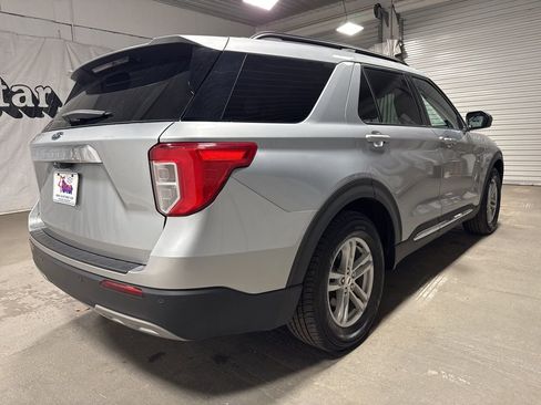 Used 2024 Ford Explorer XLT RWD image 7