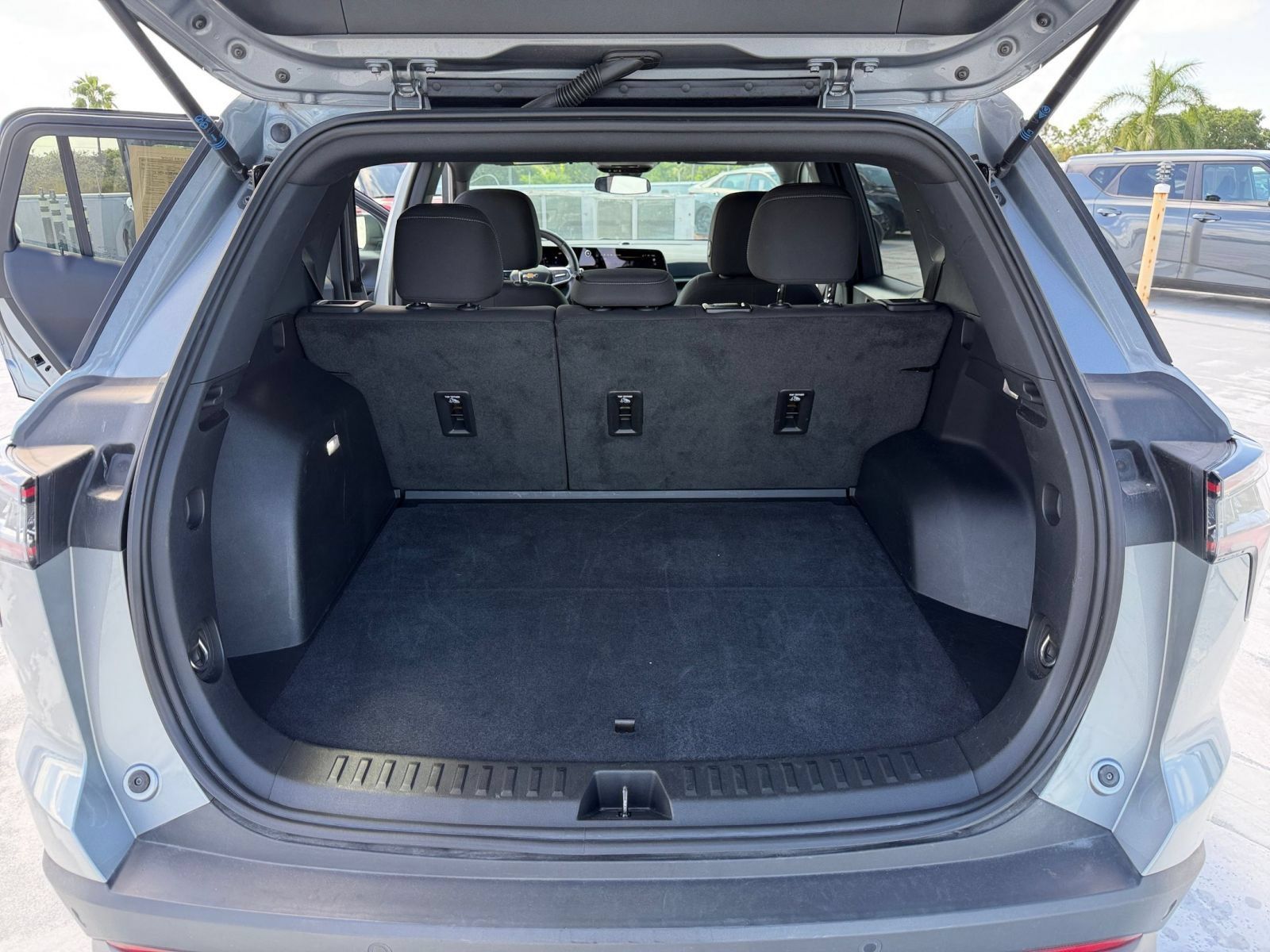 Used 2025 Chevrolet Equinox LT FWD image 25