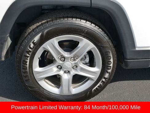 Used 2024 Jeep Compass Latitude AWD/4WD image 5