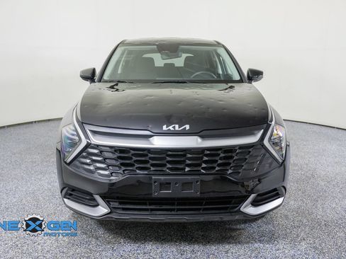Used 2025 Kia Sportage LX FWD image 2