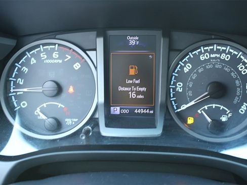 Certified 2018 Toyota Tacoma TRD Sport image 10