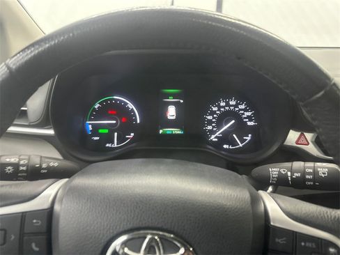 Used 2024 Toyota Sienna XLE image 28