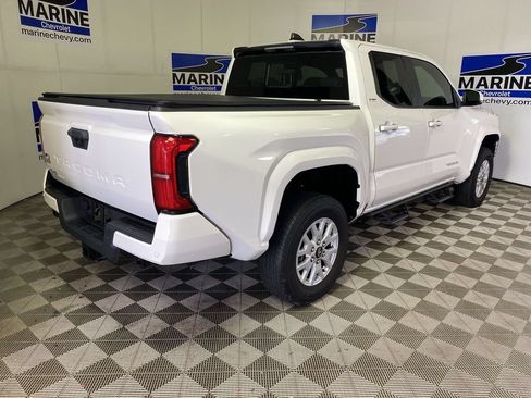 Used 2024 Toyota Tacoma SR5 w/ SR5 Upgrade Package AWD/4WD image 13