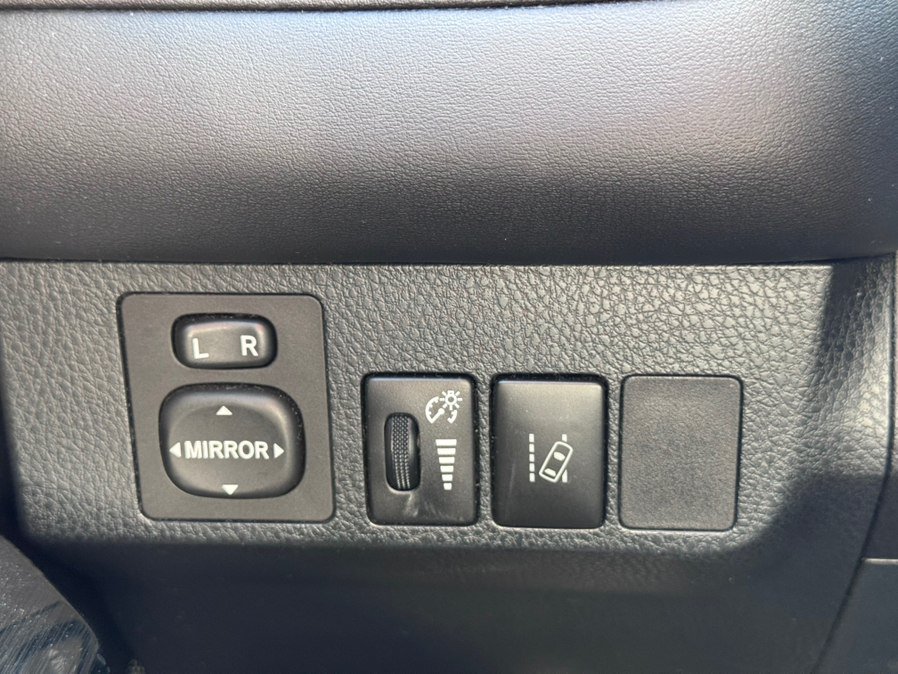 Used 2016 Toyota RAV4 Limited AWD/4WD image 19