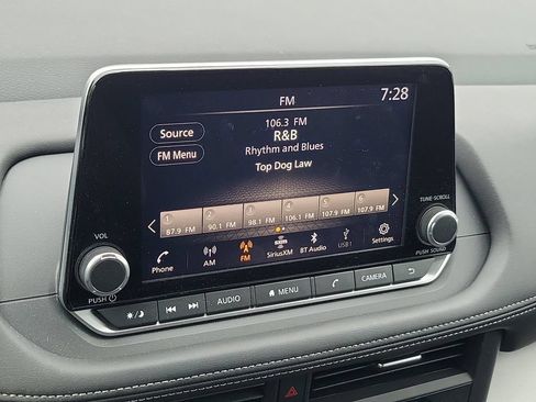 Used 2025 Nissan Rogue SV FWD image 24