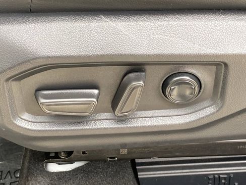 Used 2024 Toyota Tundra Limited AWD/4WD image 23