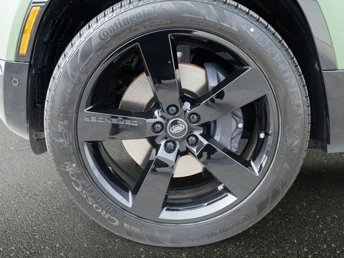 New 2025 Land Rover Defender 110 X-Dynamic SE image 11