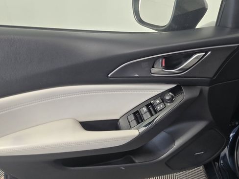 Used 2018 MAZDA MAZDA3 Grand Touring w/ Premium Equipment Package image 20