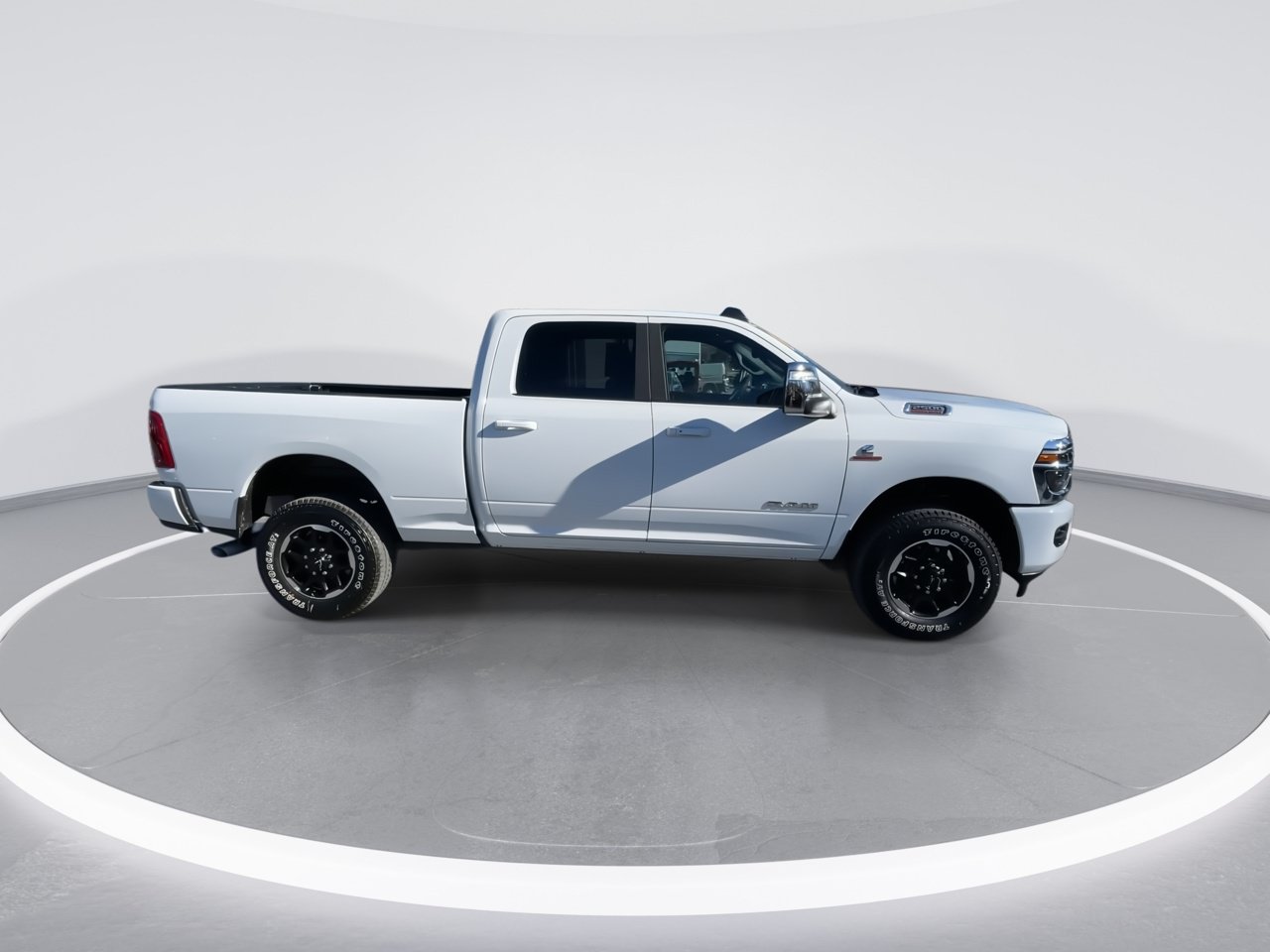 Used 2026 RAM 2500 Laramie AWD/4WD image 9