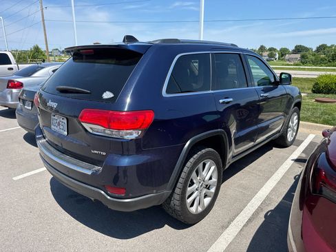 Used 2017 Jeep Grand Cherokee Limited w/ Luxury Group II AWD/4WD image 4