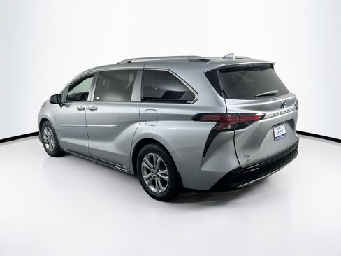 Used 2021 Toyota Sienna Platinum AWD/4WD image 7