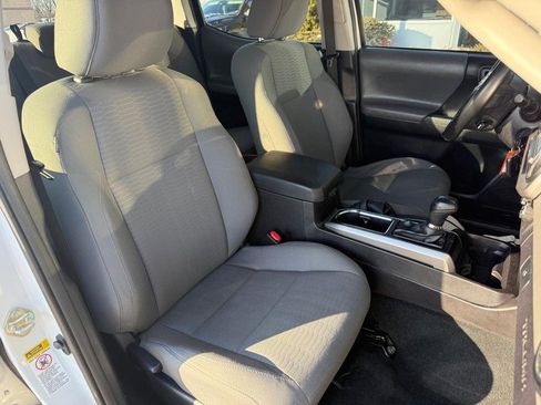 Used 2016 Toyota Tacoma SR5 image 11