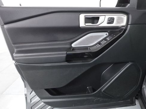 Used 2024 Ford Explorer ST w/ Technology Package image 10