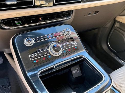 Used 2022 Lincoln Nautilus Reserve AWD/4WD image 28