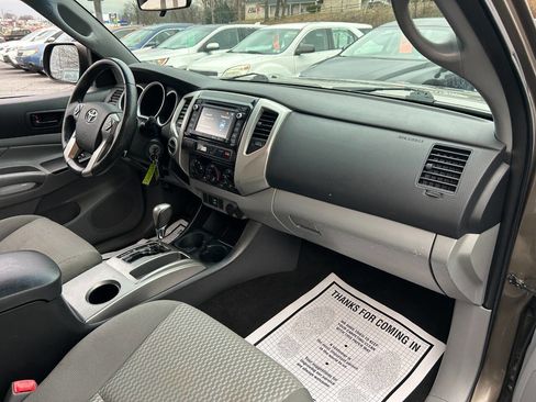 Used 2014 Toyota Tacoma 4x4 Access Cab w/ SR5 Package image 26