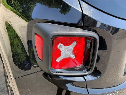 Used 2020 Jeep Renegade Altitude FWD image 27