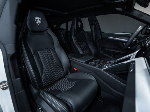 Used 2022 Lamborghini Urus AWD/4WD image 36