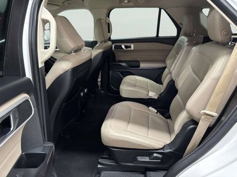 Used 2020 Ford Explorer XLT w/ Equipment Group 202A AWD/4WD image 17