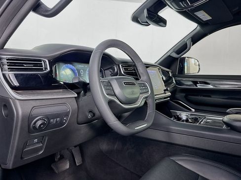 Used 2022 Jeep Wagoneer Series III image 12