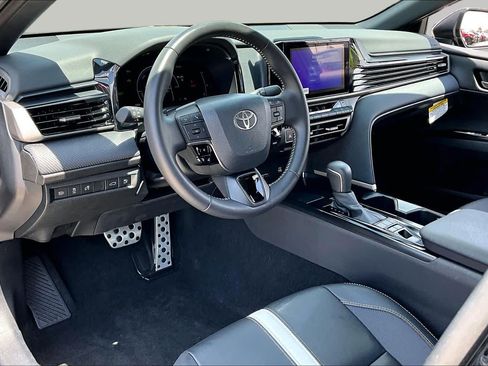 Used 2025 Toyota Camry SE w/ Convenience Package FWD image 17