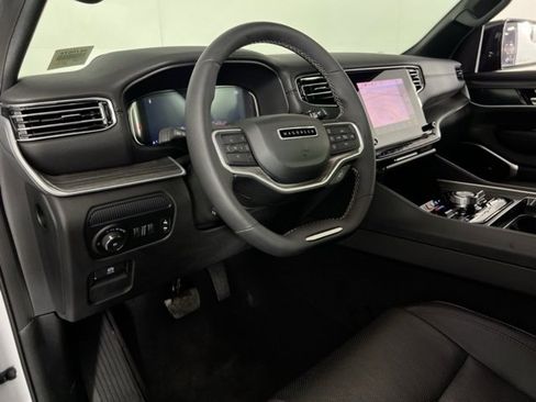 Used 2023 Jeep Wagoneer L Series III w/ Preferred Equipment Group image 26