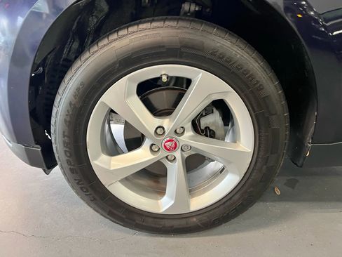 Used 2018 Jaguar F-PACE Premium image 4